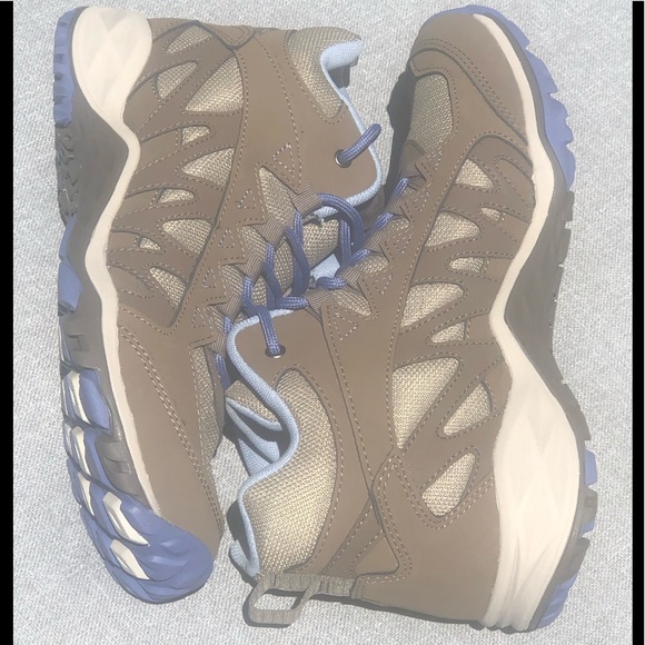 Ladies Size 9 Walking hiking Boots NEW